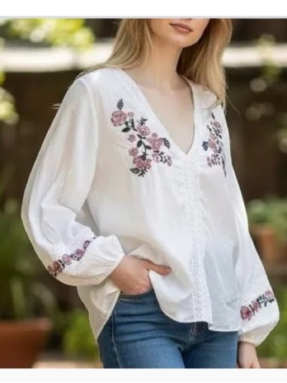 Torrid Plus Size 3 Festi
Embroidered Popover Cotton Top Bright White V-Neck